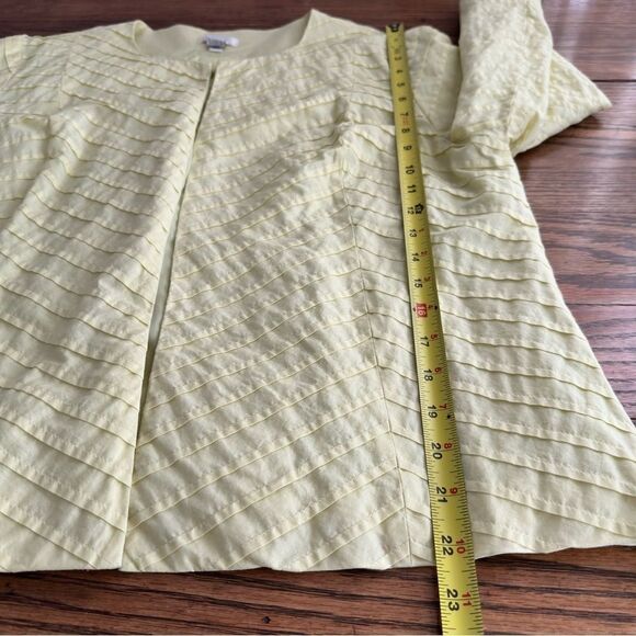Chico’s Pintuck Pleat Textured Light Jacket Top Hook Closure Pale Green Sz 2 L - Picture 5 of 6